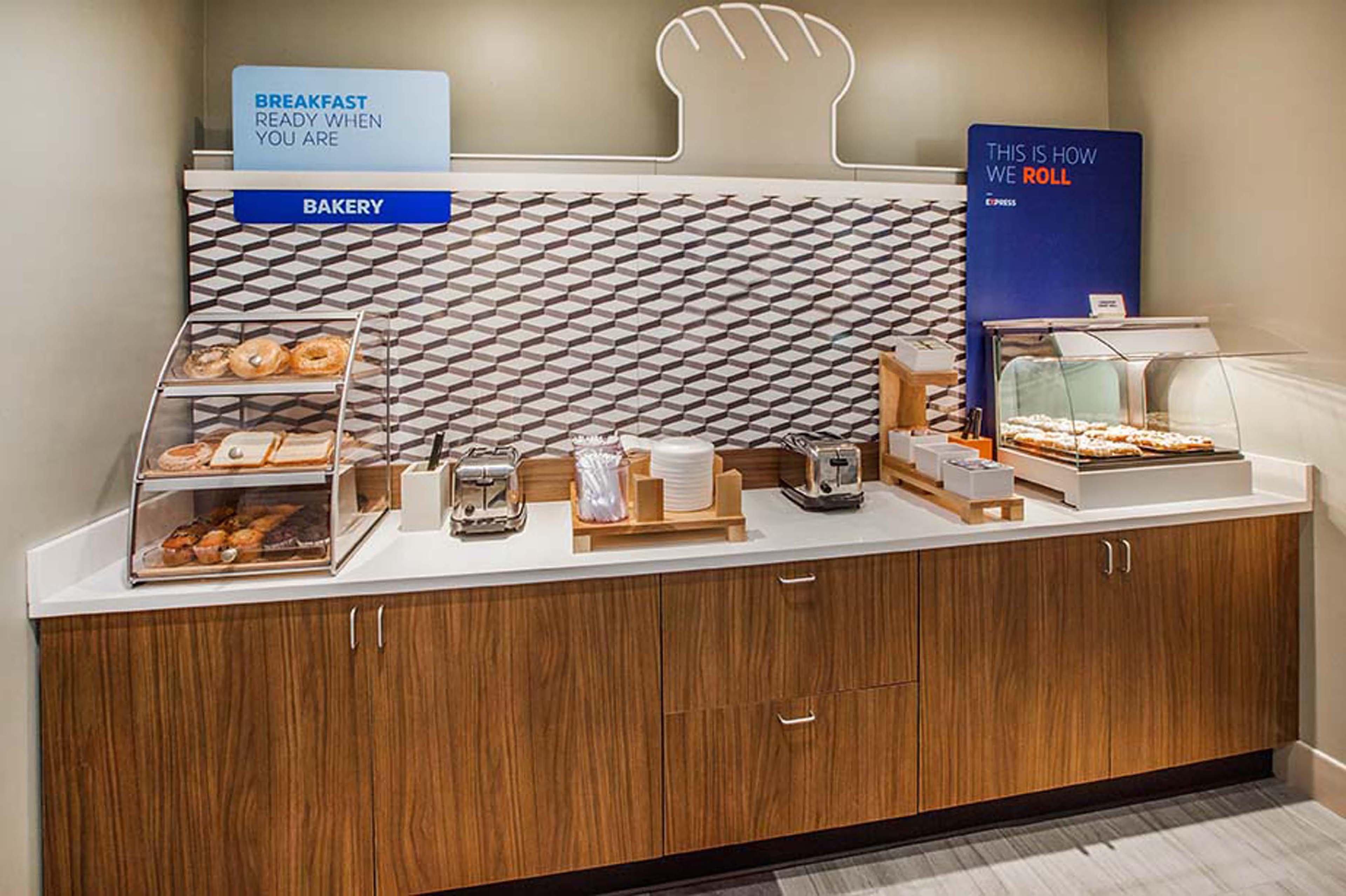 Holiday Inn Express Hotel & Suites East Lansing By Ihg Extérieur photo